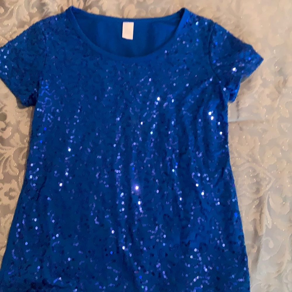Excellent preowned condition blue sequin t shirt size large